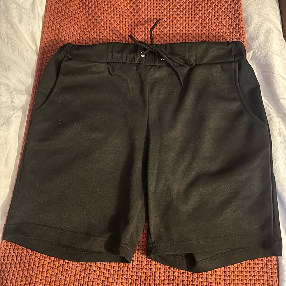 Arthur Beale Men’s Black Drawstring Shorts – Size M